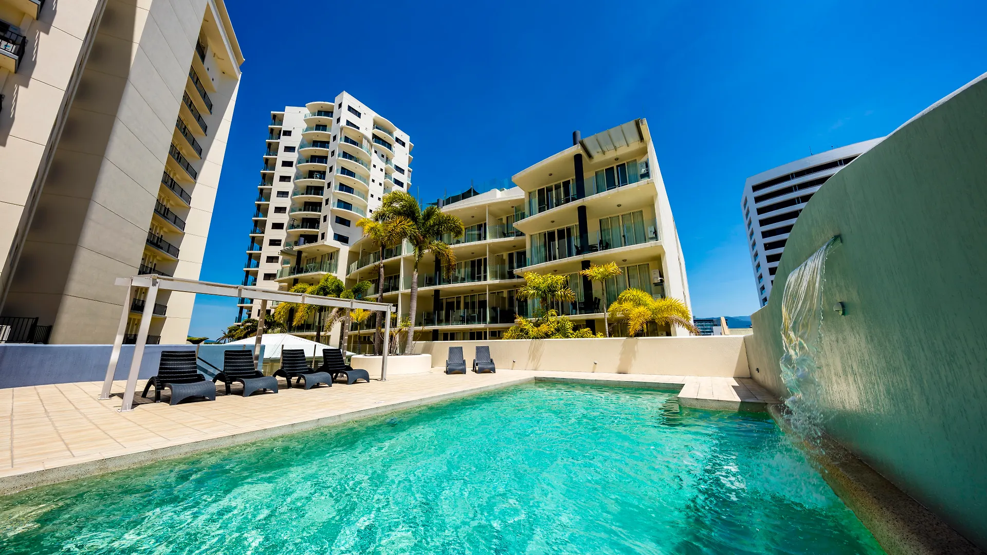 Jack And Newell Holiday Apartments contacts